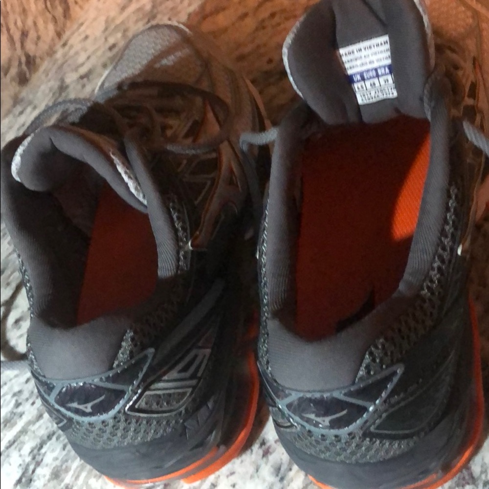 Shoes - Picture 3 of 4